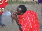 Masai encendiendo el fuego
